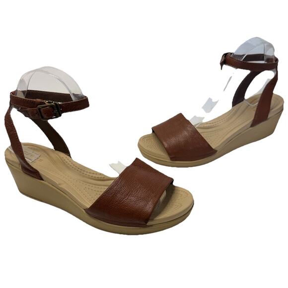 Crocs Womens Leigh Ann Sandal Size 8 Brown Leather Wedge Heel Ankle Strap Casual - Picture 1 of 13